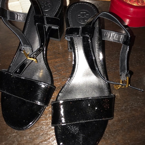 Tory Burch NWOT NEVER WORN Shoes size 5.5 - Picture 2 of 3